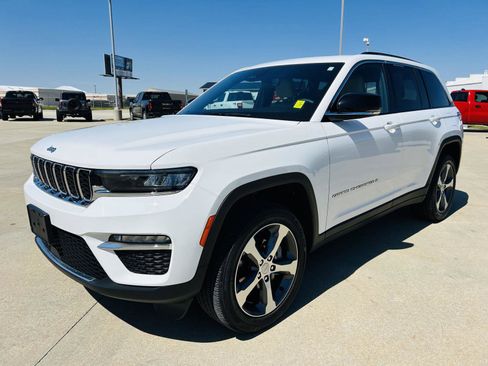 Used 2023 Jeep Grand Cherokee Limited AWD/4WD image 37