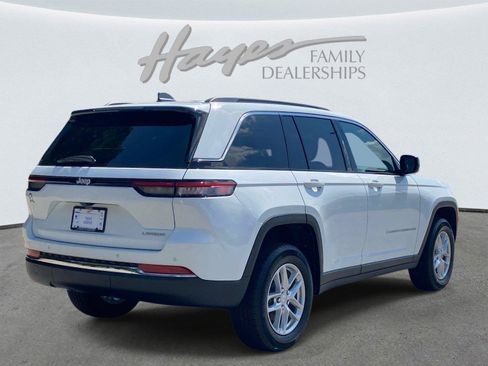 Used 2025 Jeep Grand Cherokee Laredo X w/ Luxury Tech Group I RWD image 3