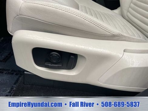 Used 2025 Land Rover Discovery S AWD/4WD image 19