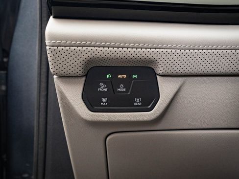 Used 2024 Volkswagen Atlas SE image 38