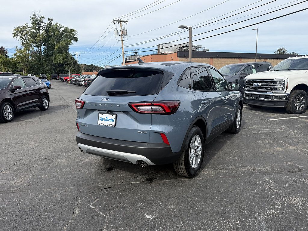 Used 2025 Ford Escape Active w/ Cold Weather Package AWD/4WD image 7