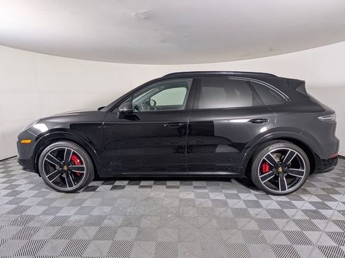 Used 2023 Porsche Cayenne GTS AWD/4WD image 2