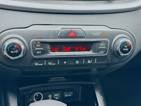 Used 2019 Kia Sorento LX image 12