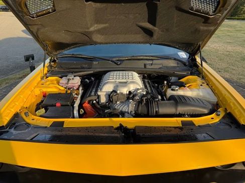 Used 2017 Dodge Challenger SRT Hellcat image 31