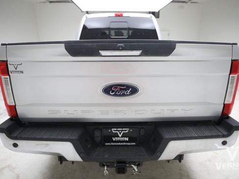 Used 2018 Ford F250 Lariat w/ Lariat Value Package AWD/4WD image 3