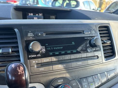 Used 2013 Toyota Sienna XLE image 13