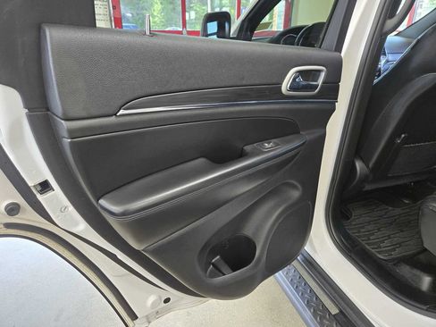Used 2020 Jeep Grand Cherokee Limited AWD/4WD image 27