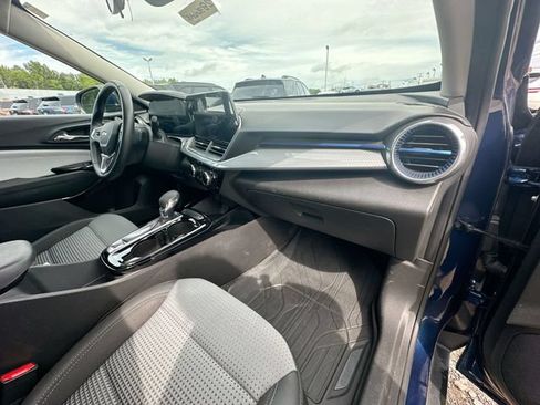 Used 2024 Chevrolet Trax LT w/ Driver Confidence Package FWD image 31