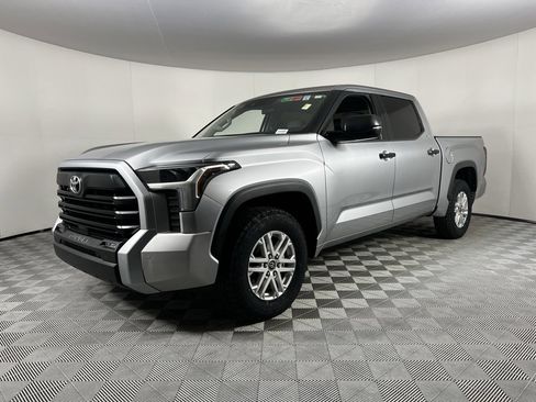 Used 2022 Toyota Tundra SR5 w/ Convenience Package image 3