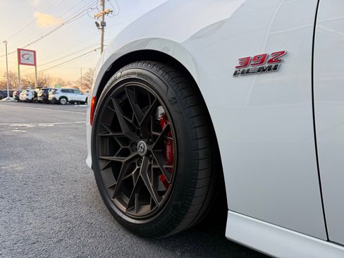 Used 2016 Dodge Charger SRT w/ Harman/Kardon Audio Group image 17