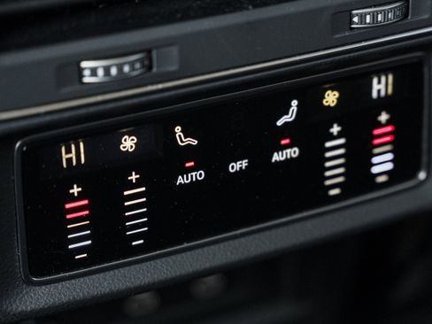 Used 2022 Audi Q8 Premium Plus w/ Premium Plus Package image 27