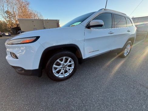 Used 2015 Jeep Cherokee Latitude image 3