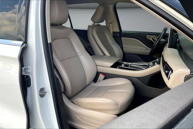 Used 2021 Lincoln Aviator 2WD image 32