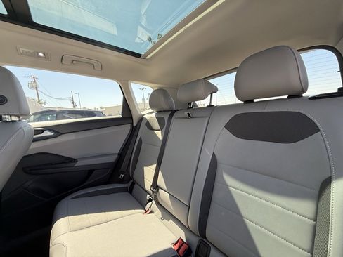 Certified 2024 Volkswagen Taos SE image 7