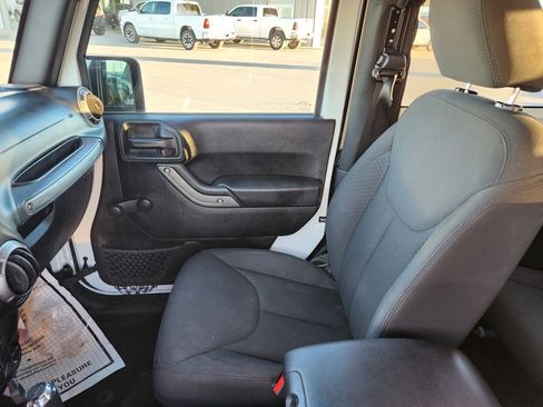 Used 2018 Jeep Wrangler Sport w/ Connectivity Group image 12