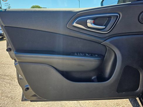 Used 2015 Chrysler 200 Limited w/ Comfort Group FWD image 20