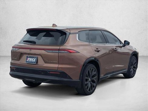 Used 2025 Toyota Crown Signia w/ Advanced Technology Package image 5