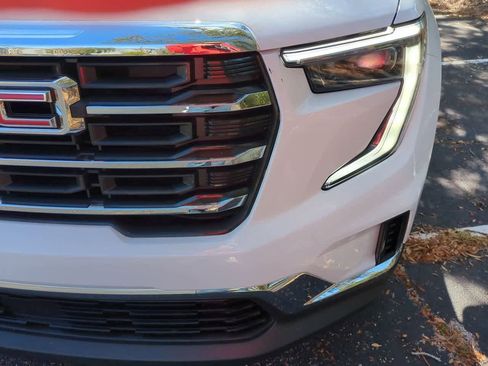 Used 2025 GMC Acadia Elevation image 11