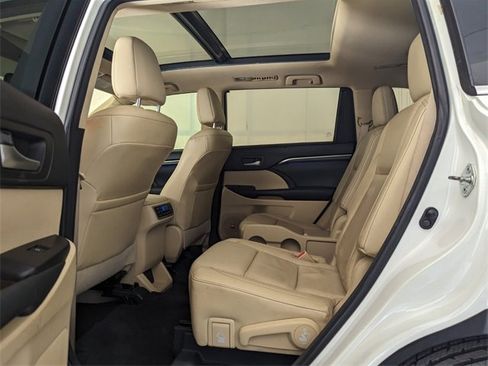 Used 2015 Toyota Highlander Limited image 7