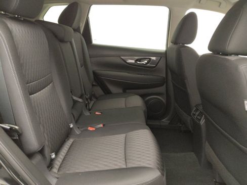 Used 2019 Nissan Rogue SV image 19