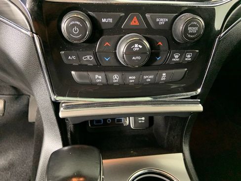 Used 2021 Jeep Grand Cherokee Limited AWD/4WD image 14