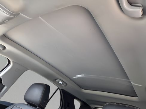 Used 2018 Chevrolet Equinox Premier FWD image 16