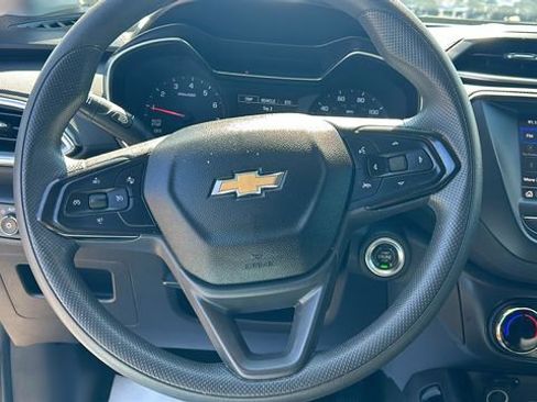 Used 2021 Chevrolet TrailBlazer LT FWD image 19