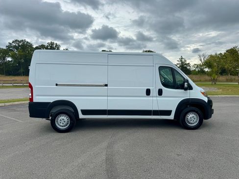 Used 2025 RAM ProMaster 2500 w/ Convenience Group image 10