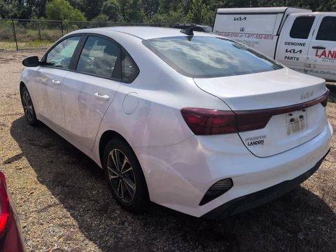 Used 2024 Kia Forte LXS w/ LXS Technology Package FWD image 6