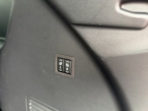 Used 2024 Buick Enclave Avenir w/ Avenir Technology Package image 32