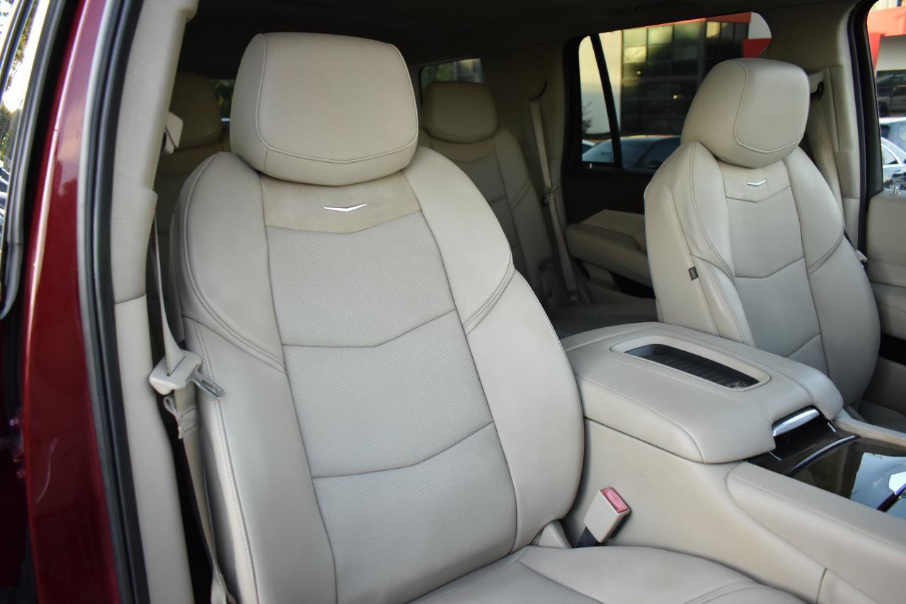 Used 2018 Cadillac Escalade Premium Luxury w/ LPO, Radiant Package AWD/4WD image 32