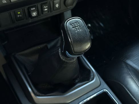 Used 2019 Toyota Tacoma TRD Off-Road w/ TRD Premium Off Road Package AWD/4WD image 20