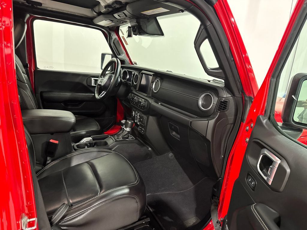 Used 2021 Jeep Wrangler Unlimited Sahara w/ Uconnect 4C Nav & Sound Group AWD/4WD image 21