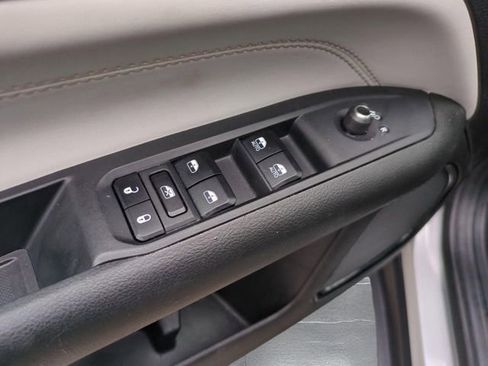 Used 2025 Jeep Compass Limited image 22