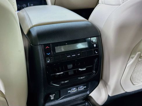 Certified 2021 Jeep Grand Cherokee L Limited AWD/4WD image 35