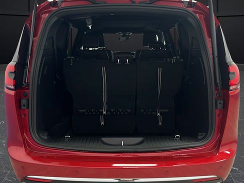 New 2026 Chrysler Pacifica Select FWD image 33