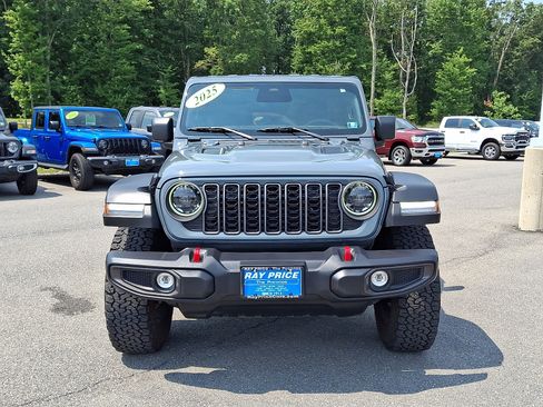 Used 2025 Jeep Wrangler Unlimited Rubicon w/ Convenience Group AWD/4WD image 2