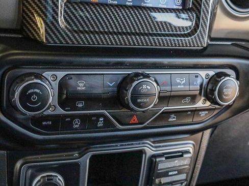 Used 2022 Jeep Gladiator Sport image 17