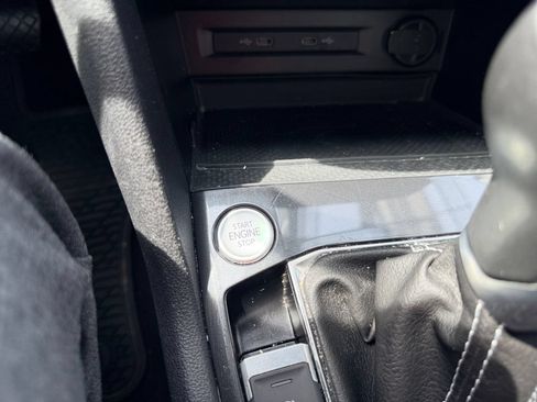 Used 2023 Volkswagen Tiguan SE w/ Panoramic Sunroof Package AWD/4WD image 19