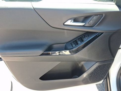 Used 2026 Chevrolet Equinox LT FWD image 9