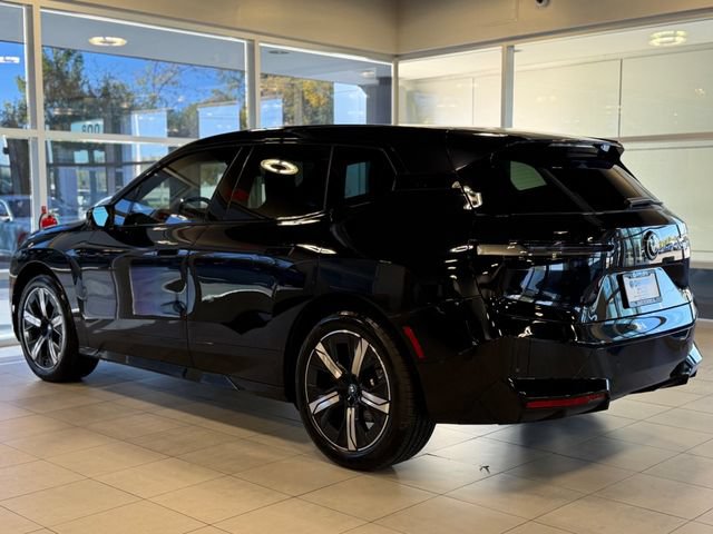 Used 2024 BMW iX xDrive50 w/ Premium Package AWD/4WD image 18