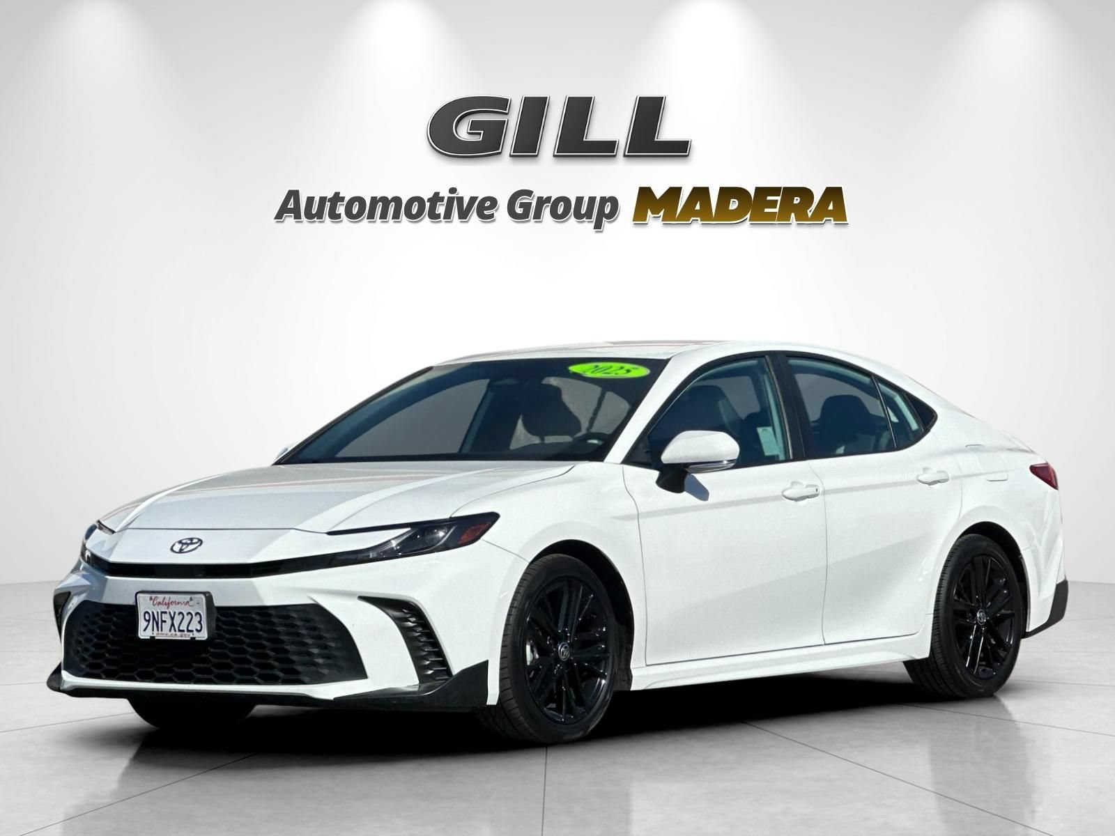 Used 2025 Toyota Camry SE FWD image 7