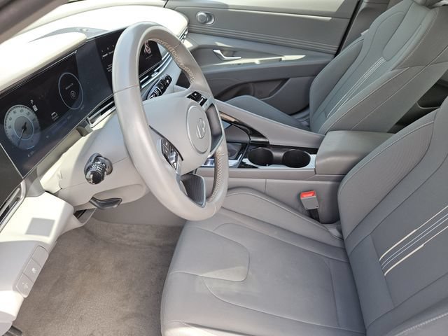 Used 2025 Hyundai Elantra SEL FWD image 13