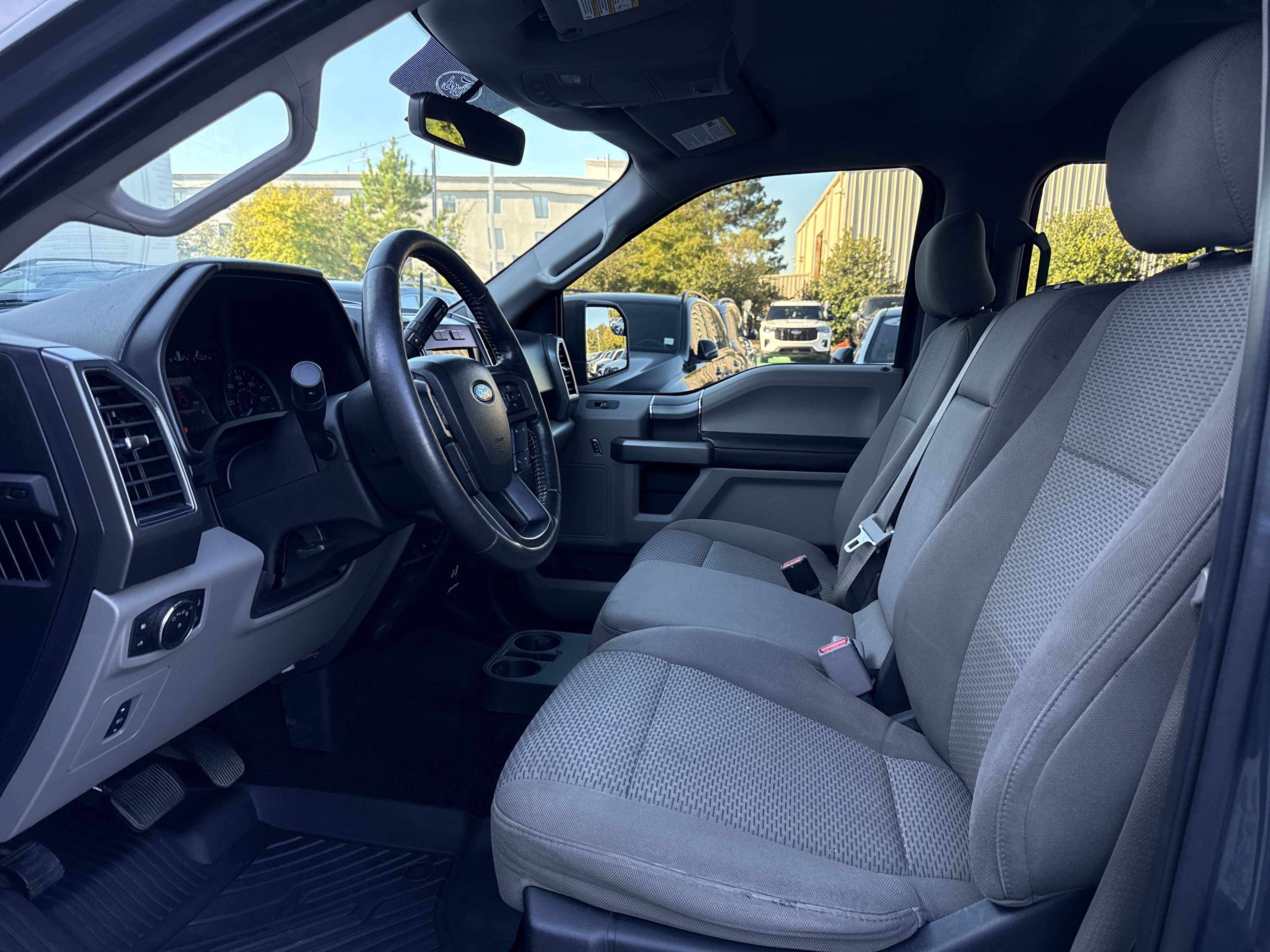 Used 2017 Ford F150 XLT w/ Equipment Group 302A Luxury AWD/4WD image 4