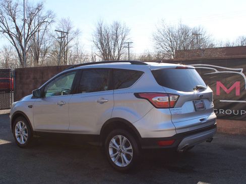 Used 2017 Ford Escape SE w/ Equipment Group 201A FWD image 3