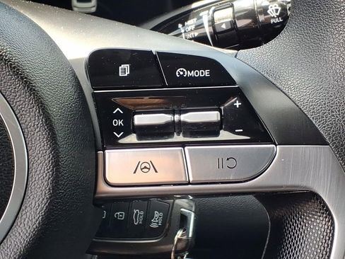 Used 2021 Hyundai Elantra SE FWD image 11