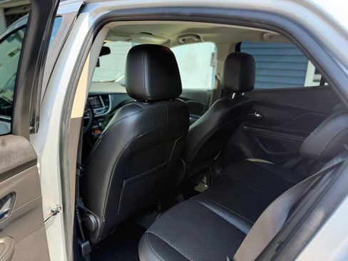 Used 2019 Buick Encore Preferred AWD/4WD image 32