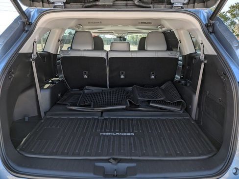 Used 2022 Toyota Highlander XLE image 6