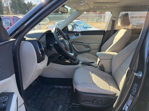 Certified 2025 Kia Soul EX image 17