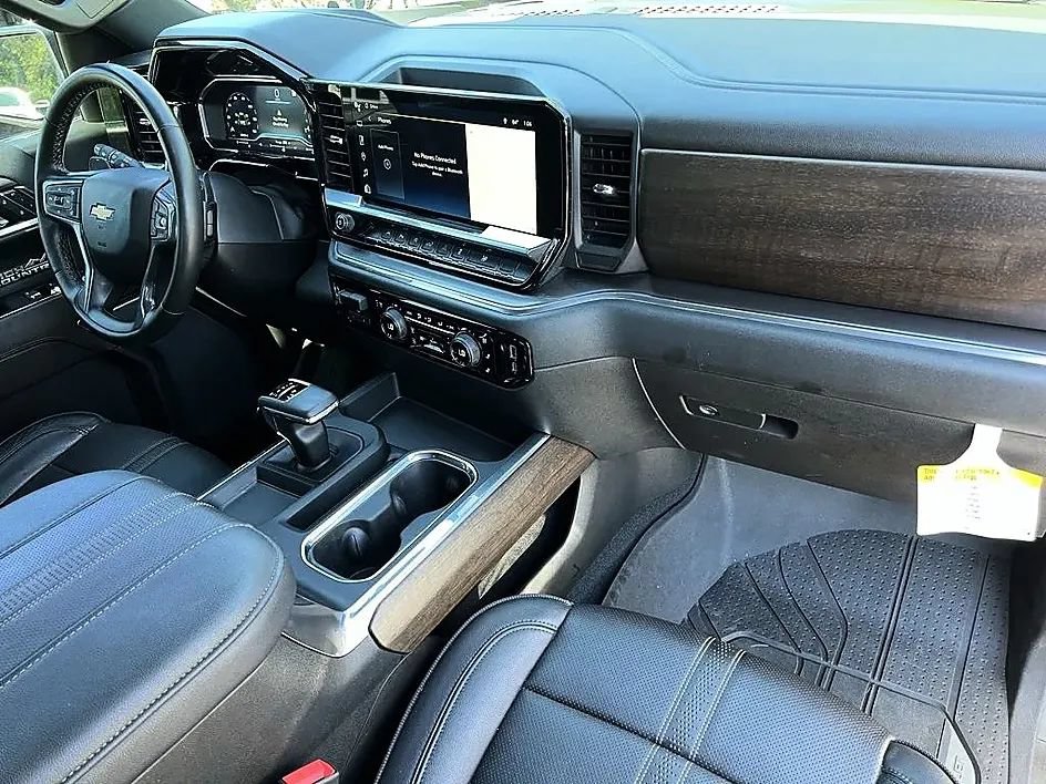 Used 2023 Chevrolet Silverado 1500 High Country w/ High Country Premium Package AWD/4WD image 16